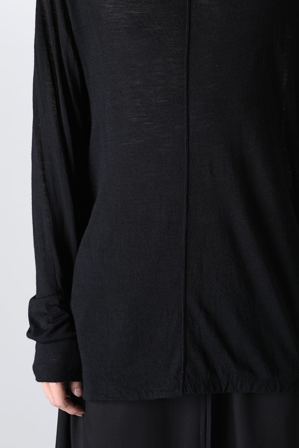 Edge Seamed Off-neck Cutsewn Black