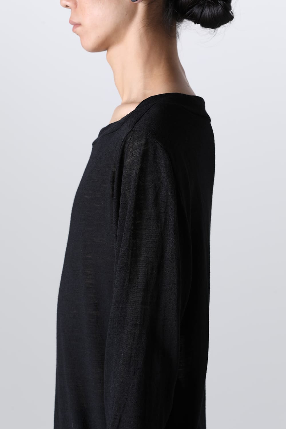 Edge Seamed Off-neck Cutsewn Black