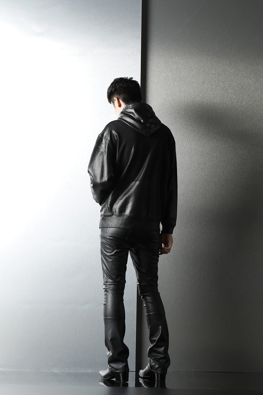 ロゴ刺繍 コーティングフーディー (ブラック)