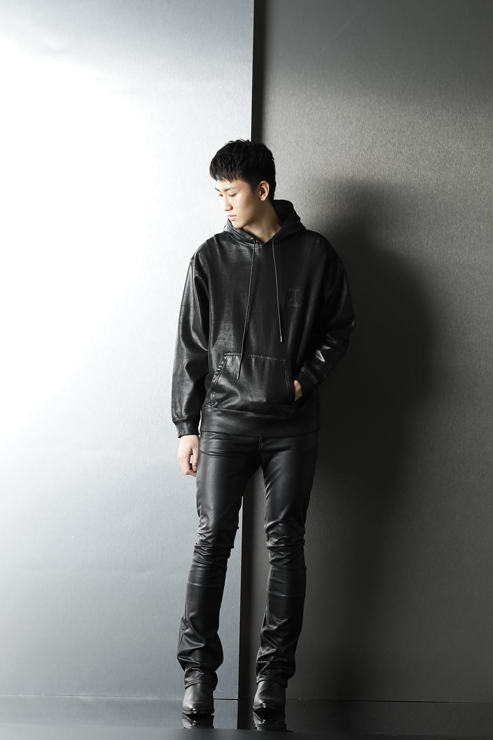 ロゴ刺繍 コーティングフーディー (ブラック)