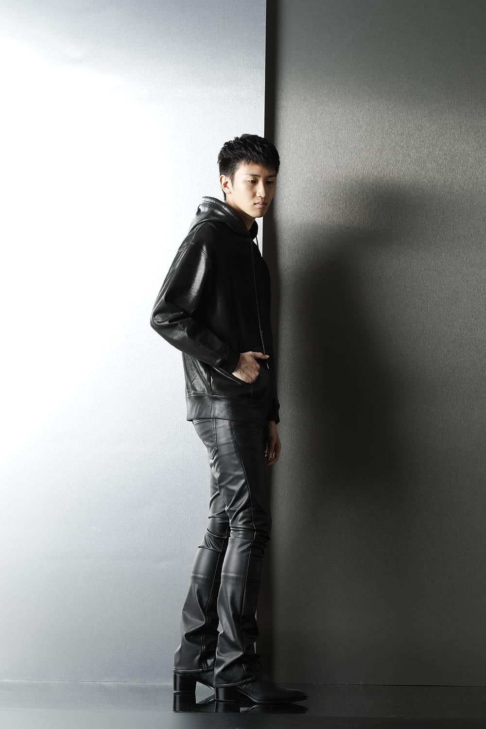 ロゴ刺繍 コーティングフーディー (ブラック)