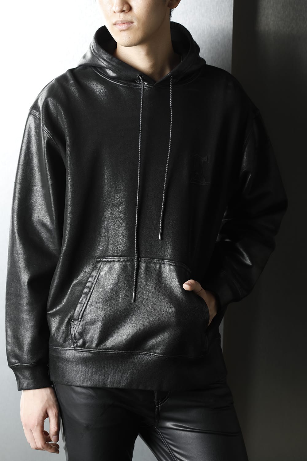 ロゴ刺繍 コーティングフーディー (ブラック)