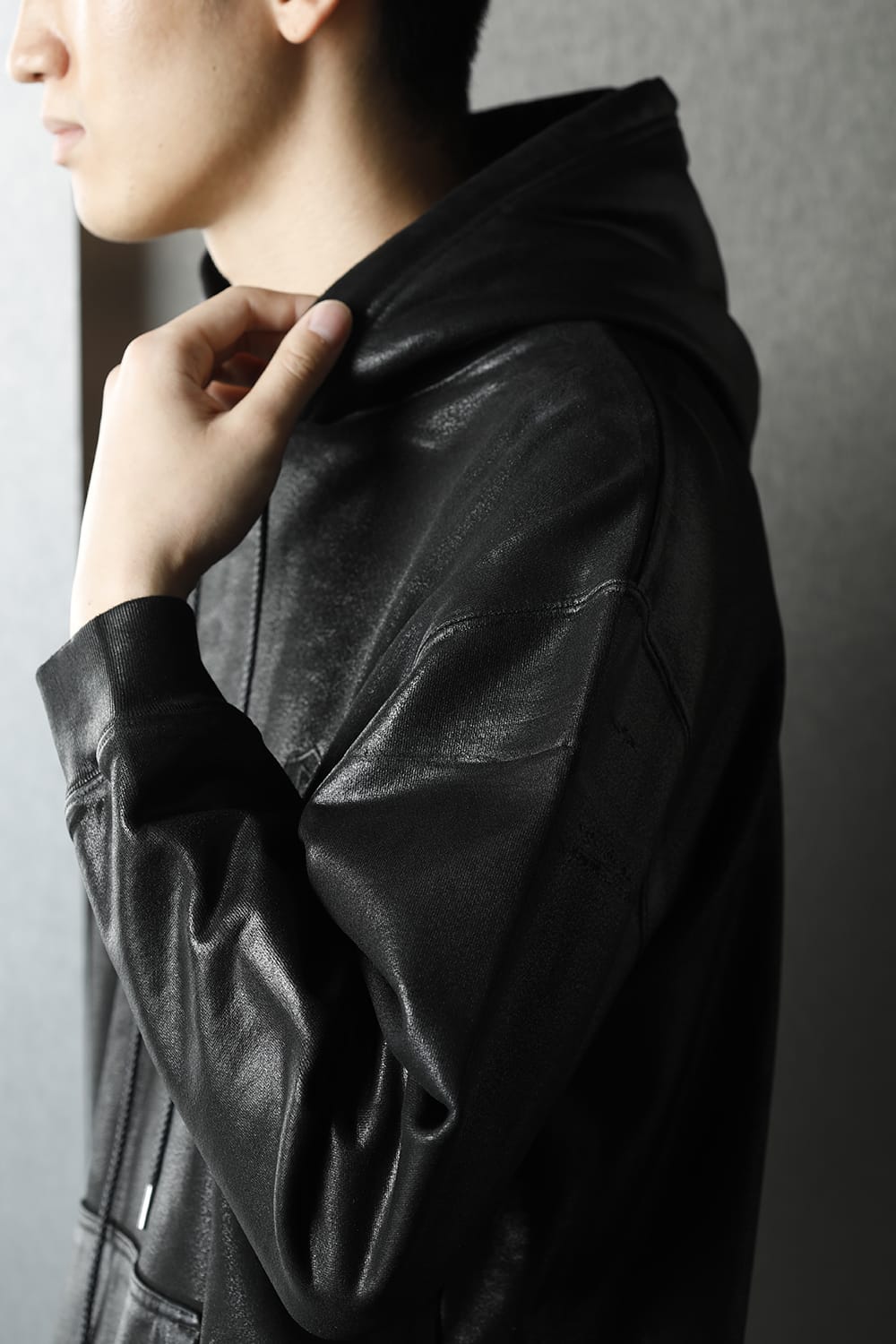 ロゴ刺繍 コーティングフーディー (ブラック)