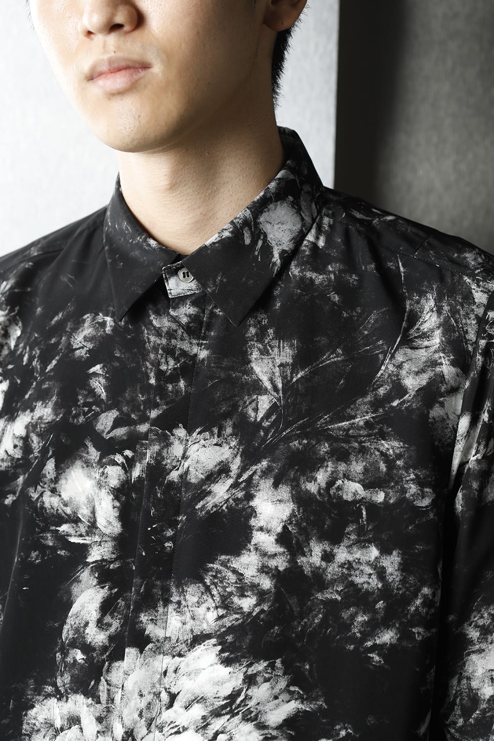 Flower print Shirt (Black×Gray)