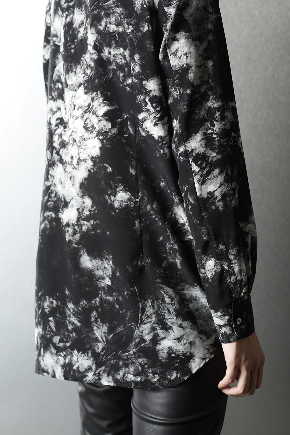 Flower print Shirt (Black×Gray)