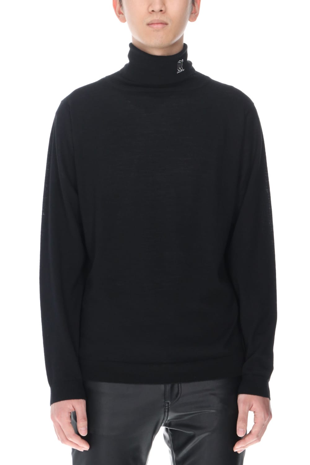 ロゴ刺繍 タートルネックニット (ブラック)