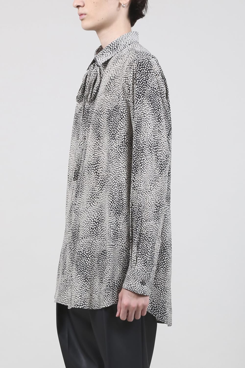 Decin Leopard Print Regular Shirt With Ribbon Black x Cream