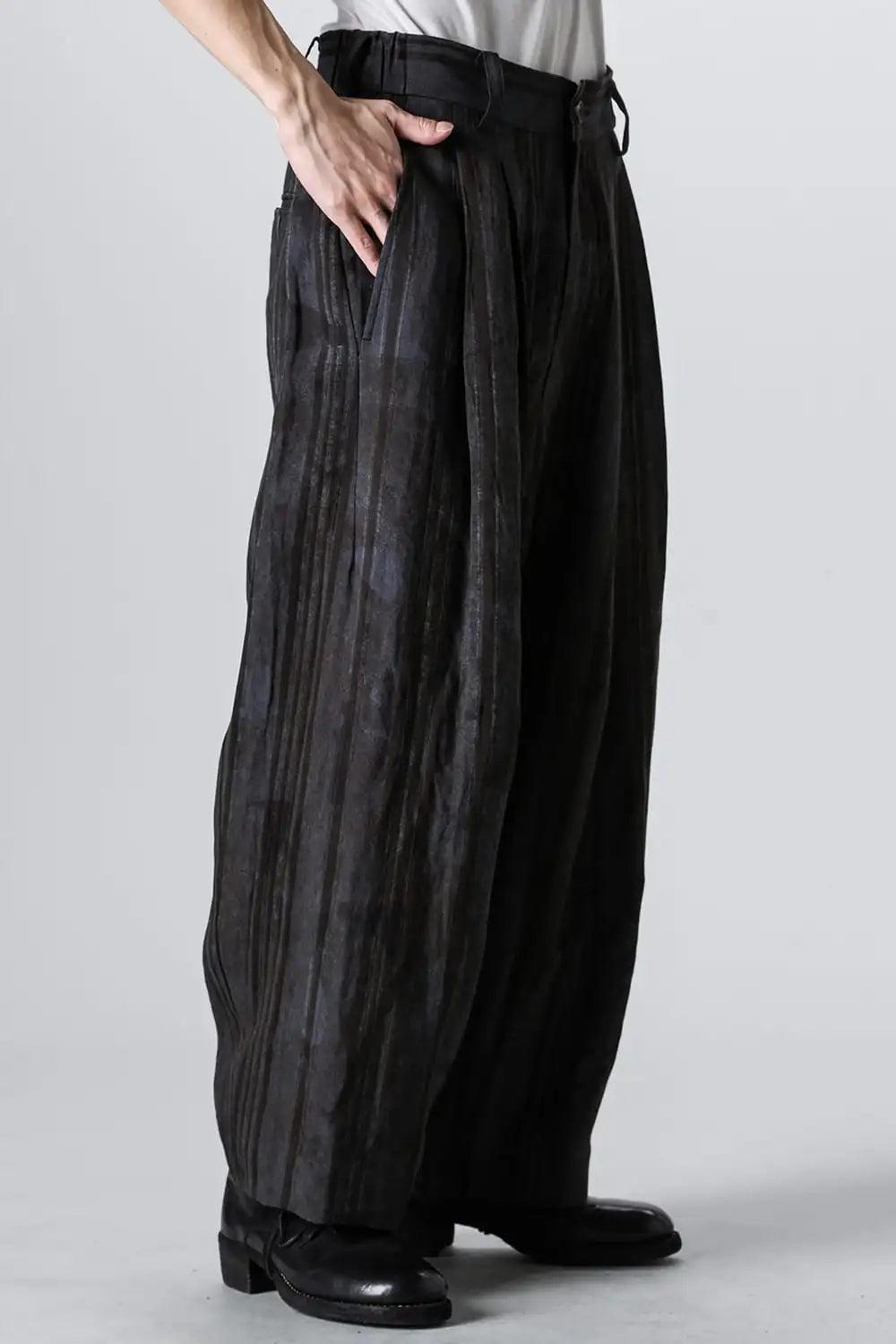 Front Pleats Tapered Long Trousers