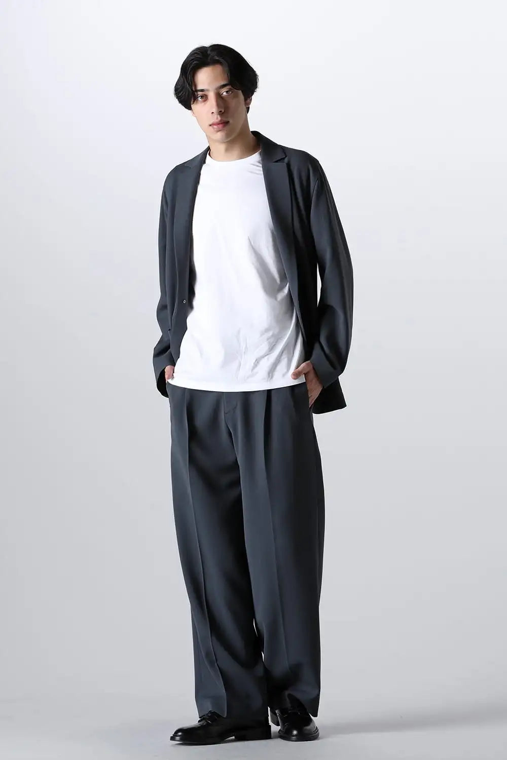 Two Tucks Wide Trousers Charcoal