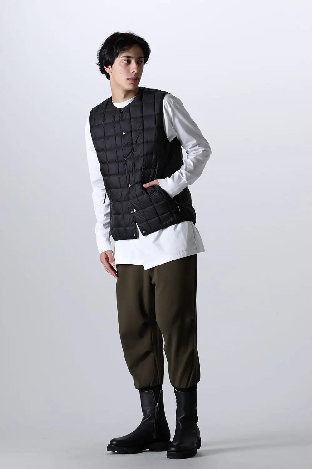 MOUNTAIN HI-SPEC CREW NECK DOWN VEST＜900FP+＞ Black