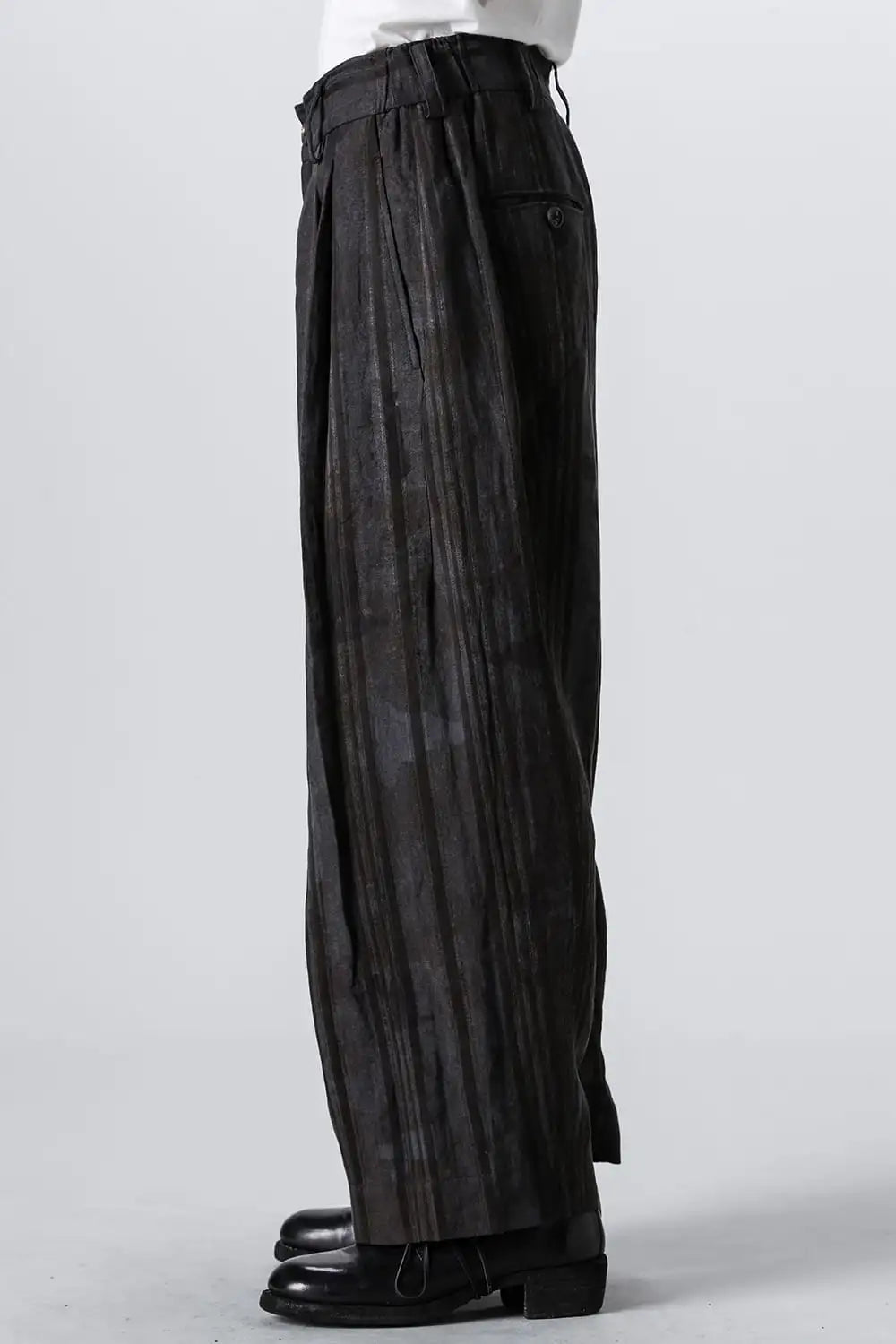 Front Pleats Tapered Long Trousers