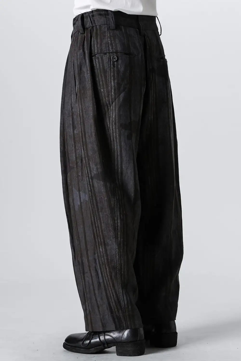 Front Pleats Tapered Long Trousers