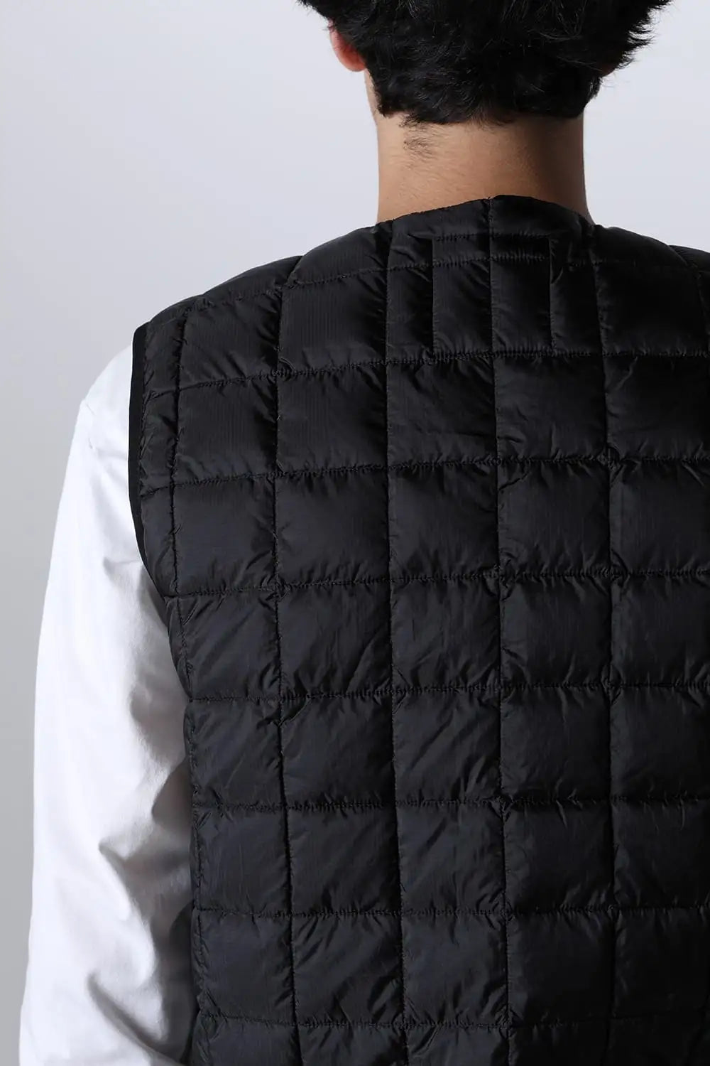 MOUNTAIN HI-SPEC CREW NECK DOWN VEST＜900FP+＞ Black