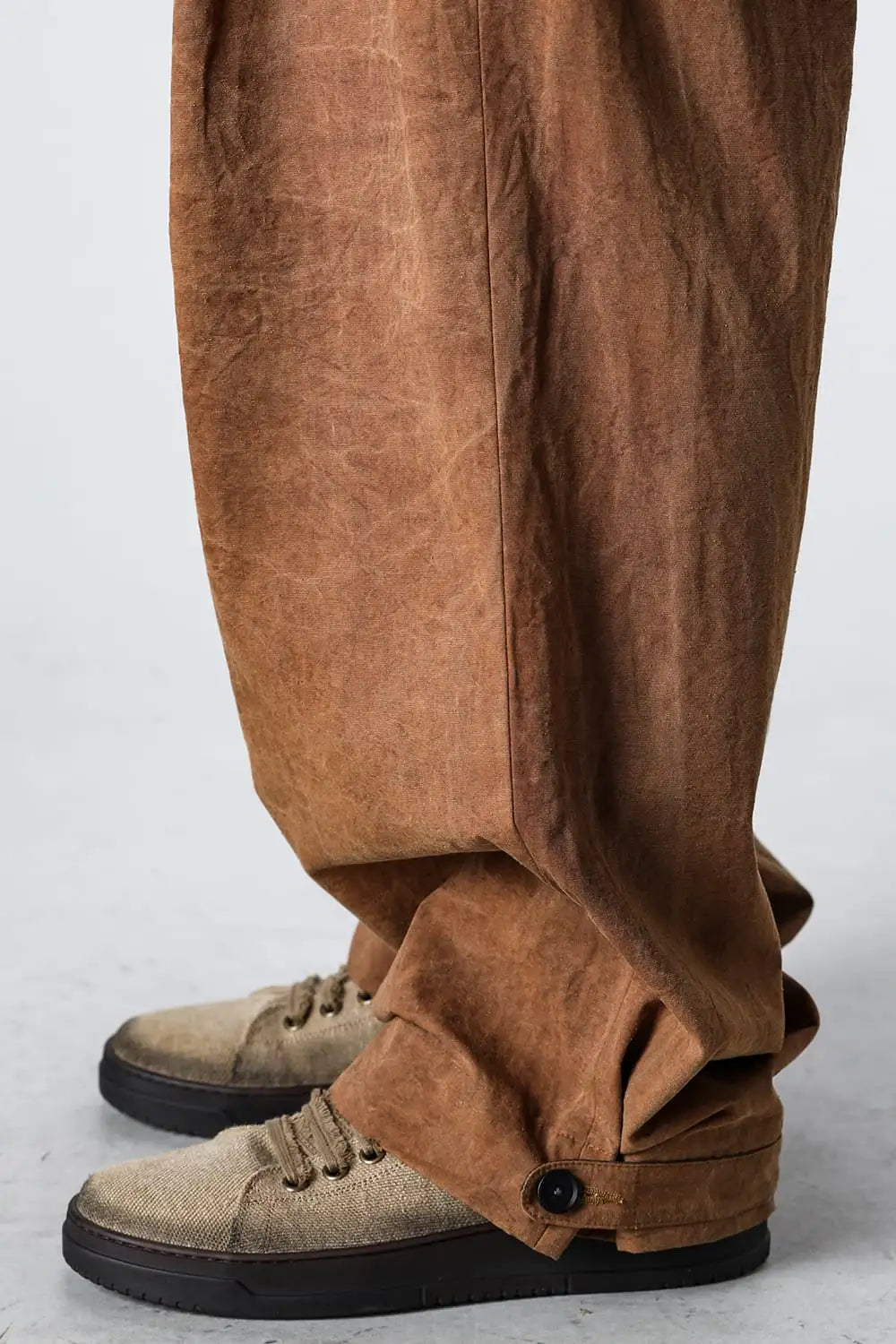 Side Tucked Wide Straight Trousers Kakishibu Brown