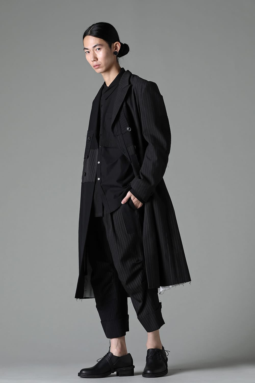 PATCHED CHESTER COAT BLACK / WHITE STITCH