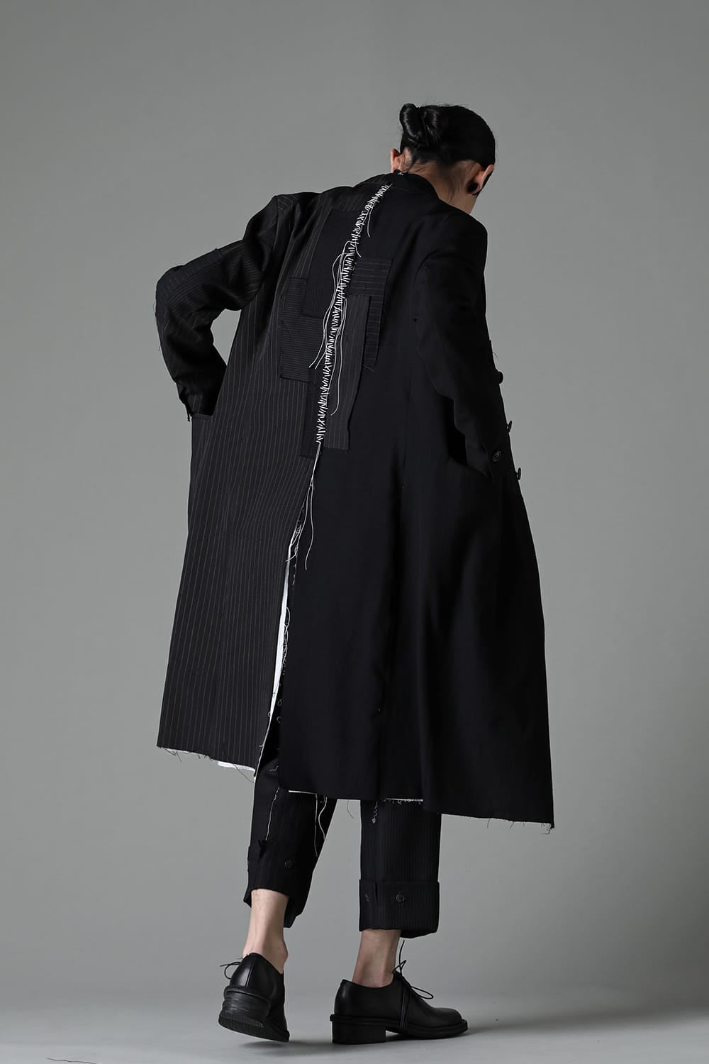 PATCHED CHESTER COAT BLACK / WHITE STITCH