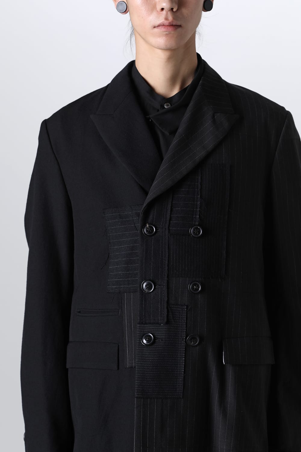 PATCHED CHESTER COAT BLACK / WHITE STITCH