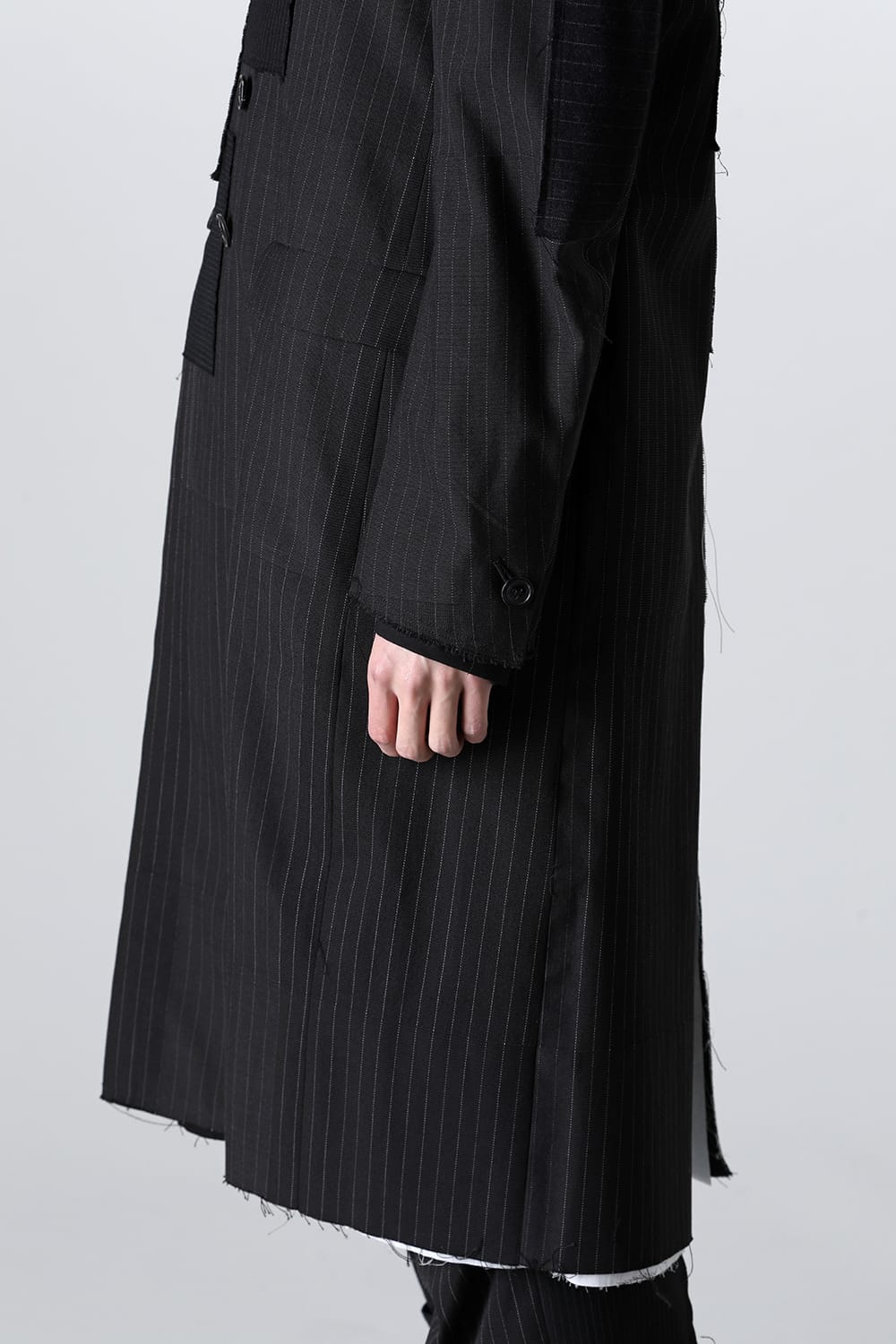 PATCHED CHESTER COAT BLACK / WHITE STITCH