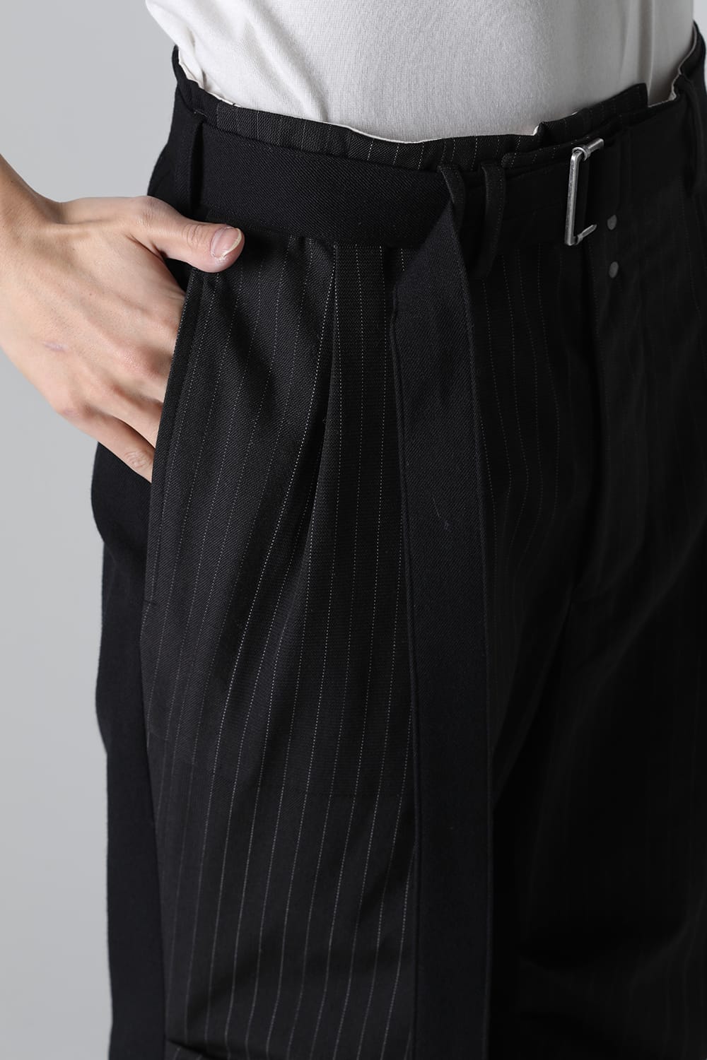 PATCHED WIDE CROPPED TROUSERS BLACK / RED STITCH