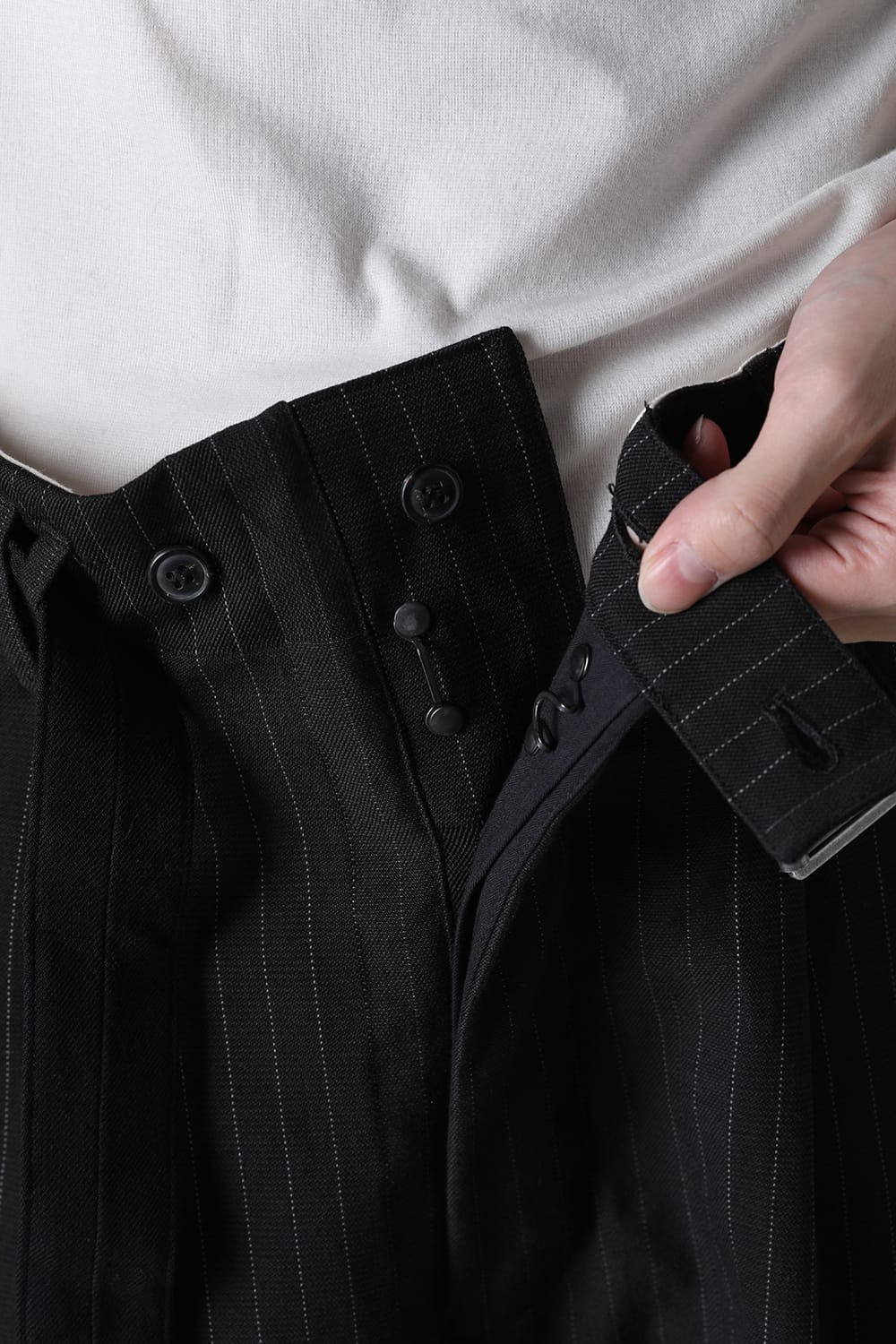 PATCHED WIDE CROPPED TROUSERS BLACK / RED STITCH