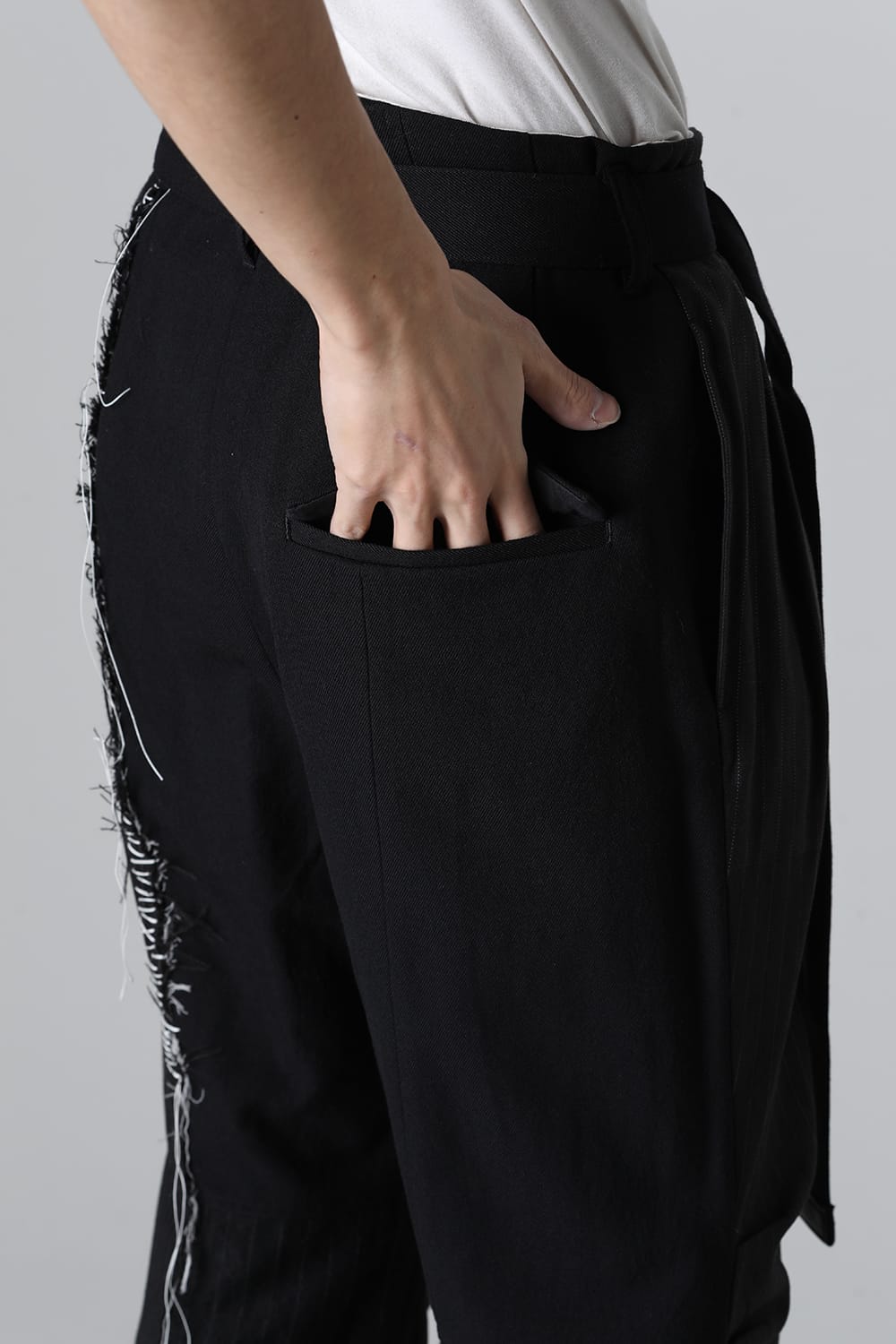 PATCHED WIDE CROPPED TROUSERS BLACK / WHITE STITCH