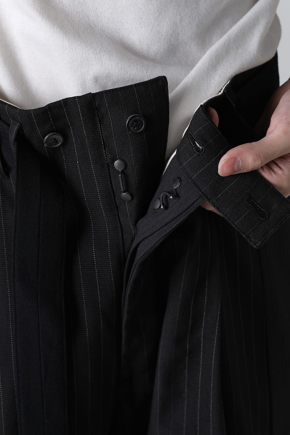 PATCHED WIDE CROPPED TROUSERS BLACK / WHITE STITCH