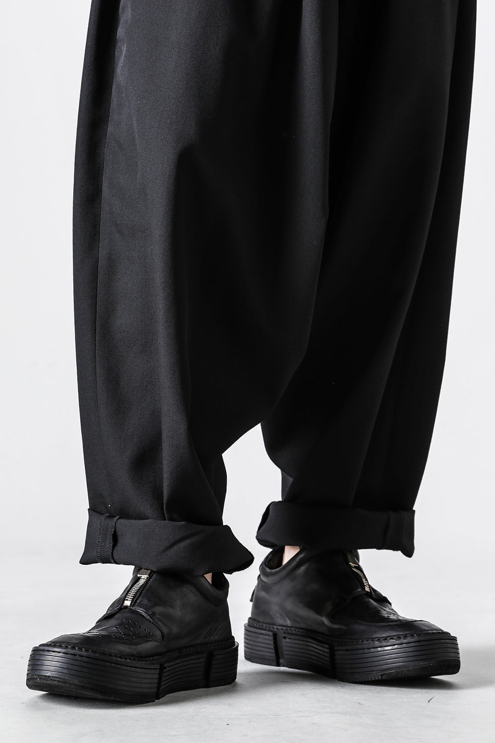 Front Zip Sneaker Horse Full Grain Leather GJ01