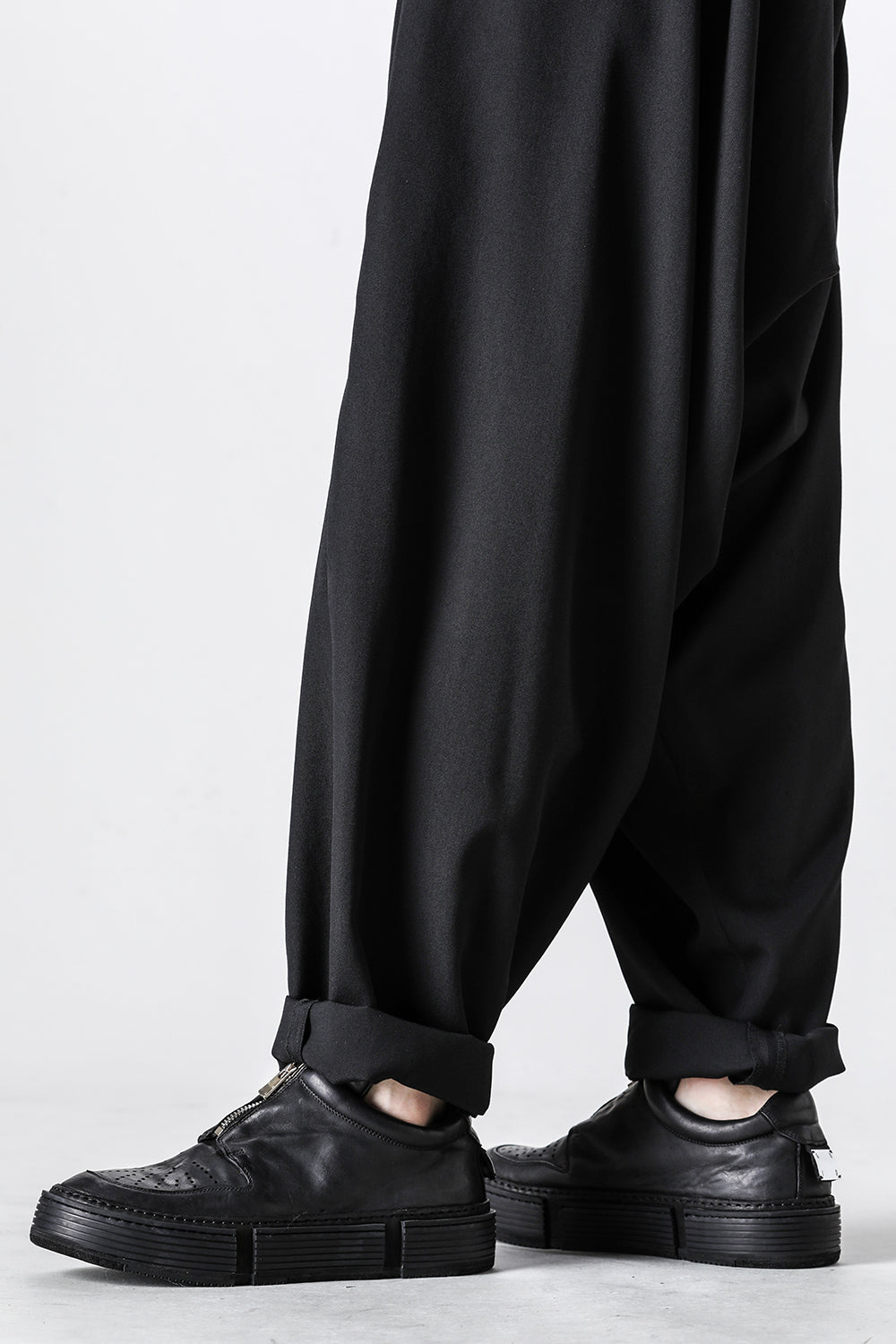 Front Zip Sneaker Horse Full Grain Leather GJ01