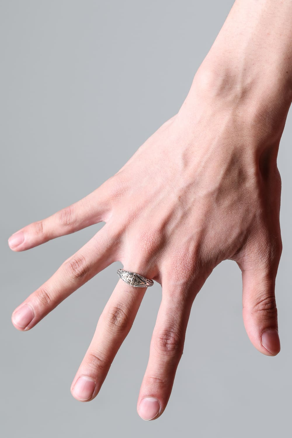 GR85 - Aretousa Ring With Diamond