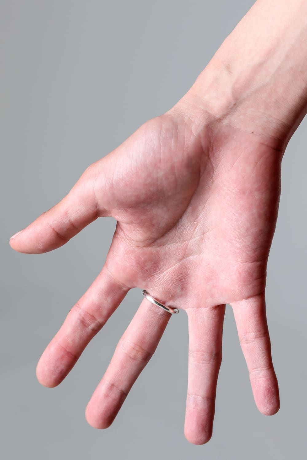 GR85 - Aretousa Ring With Diamond