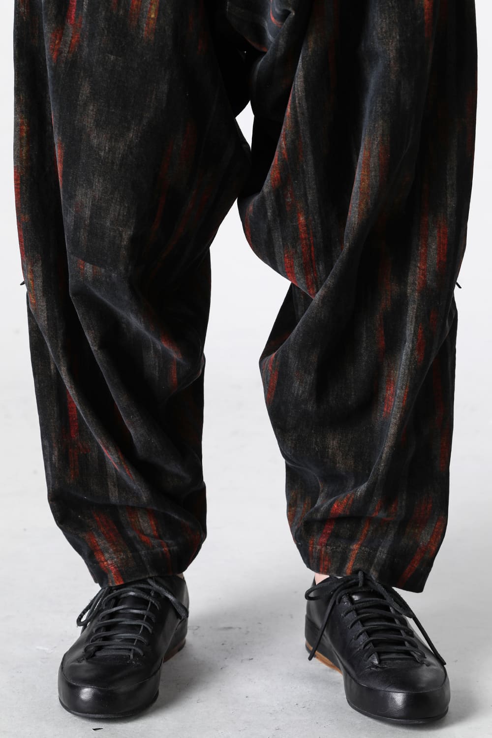 Side Tuck Pattern Draped Pants