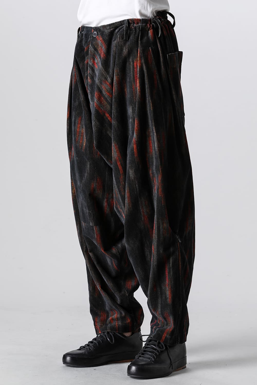 Side Tuck Pattern Draped Pants