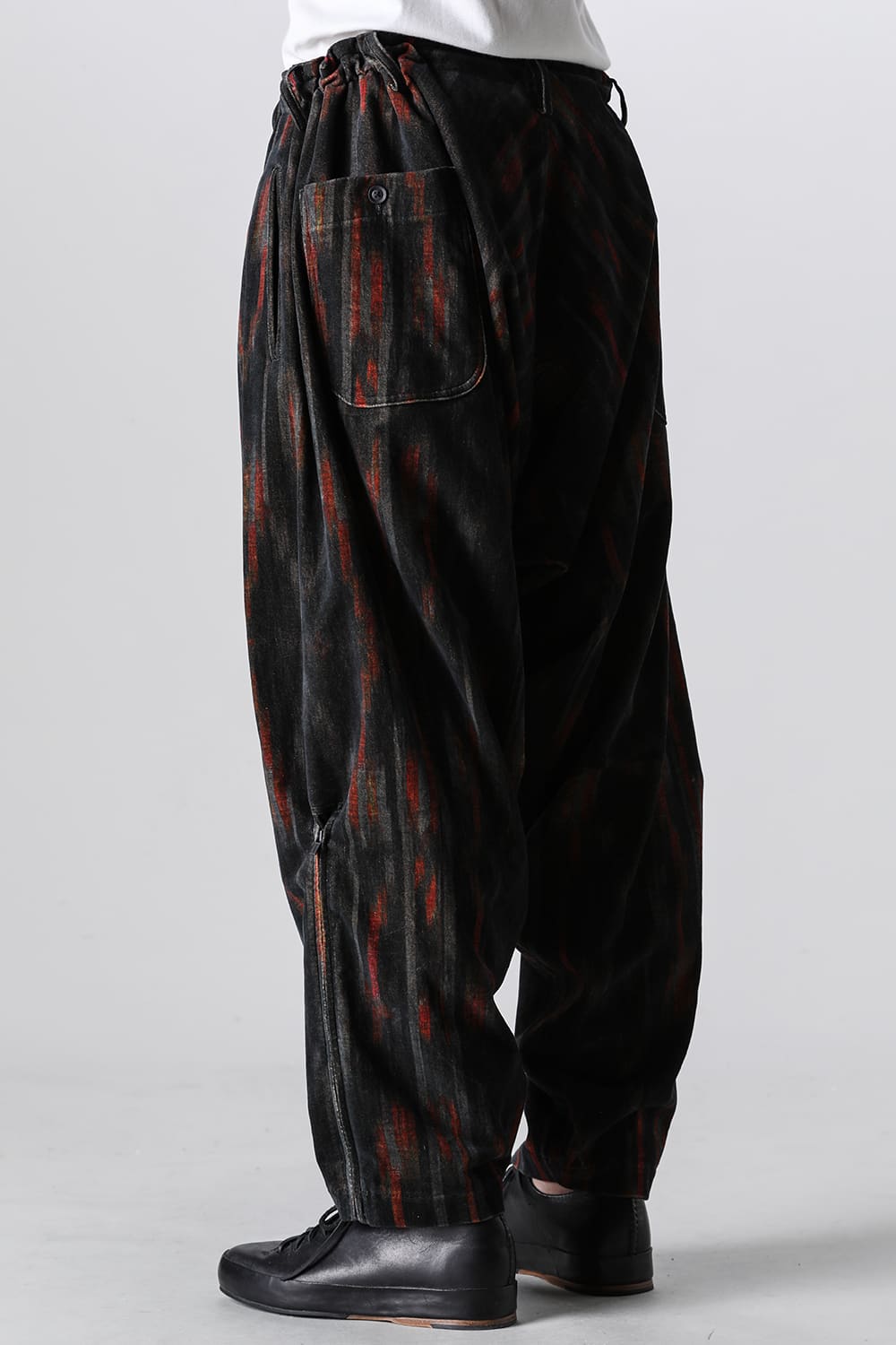 Side Tuck Pattern Draped Pants