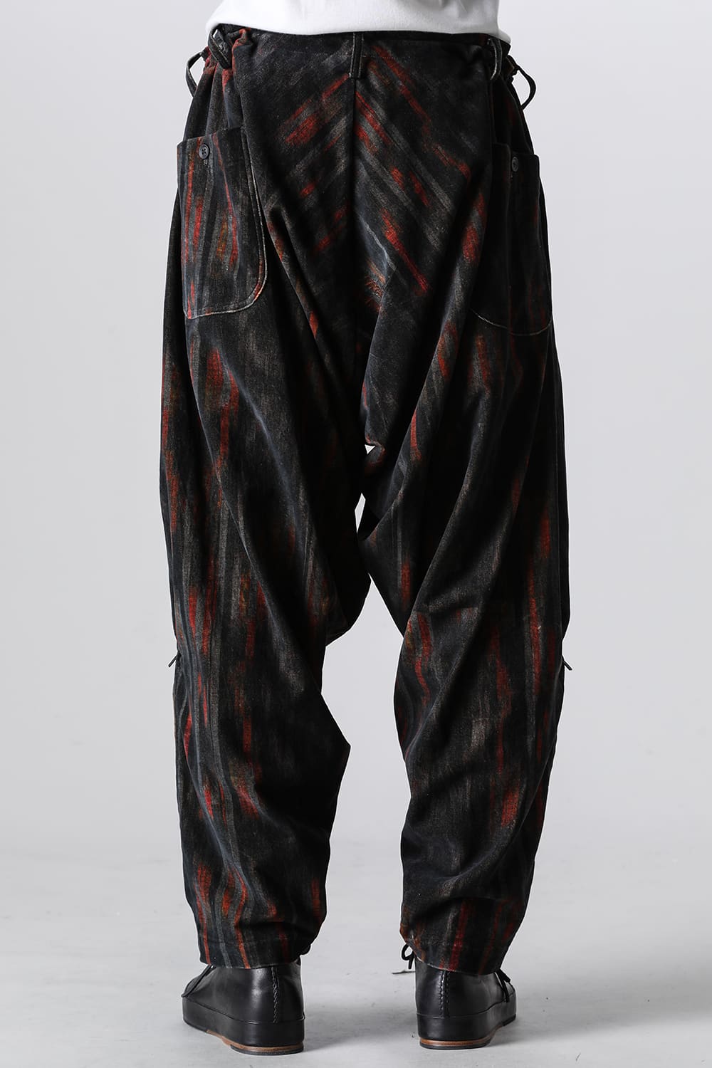 Side Tuck Pattern Draped Pants