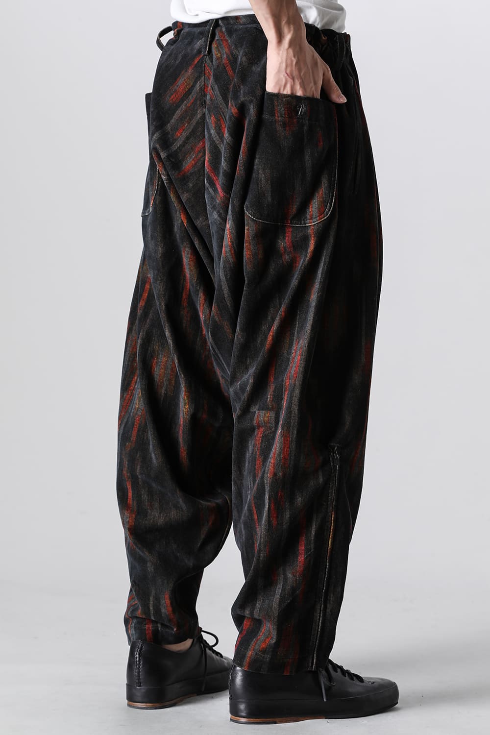 Side Tuck Pattern Draped Pants