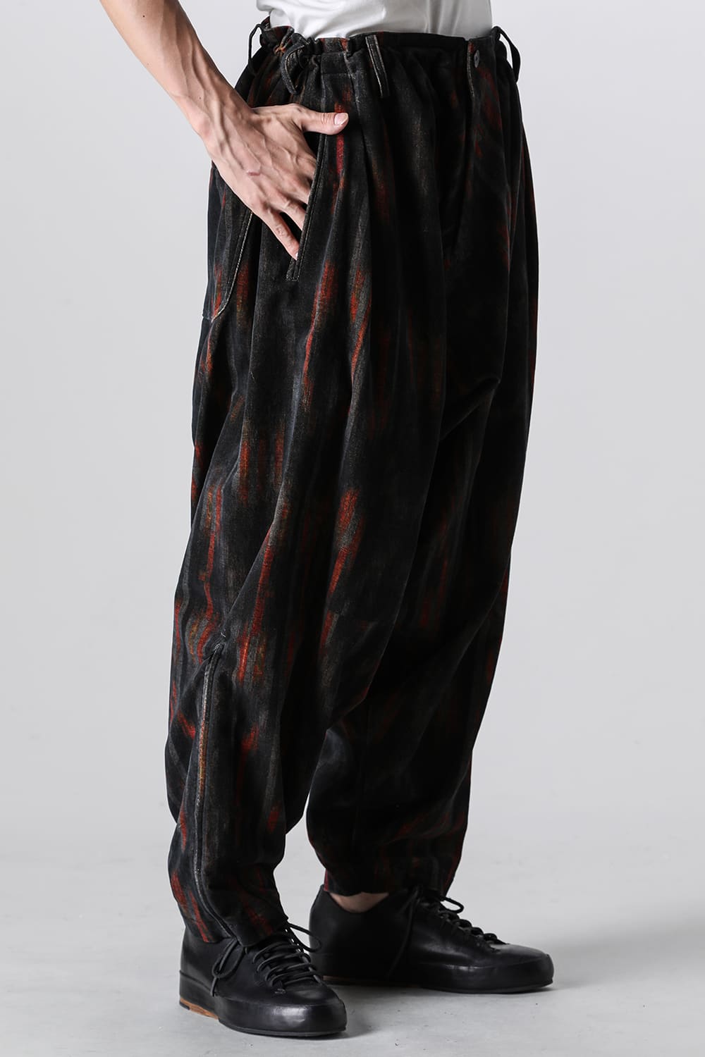 Side Tuck Pattern Draped Pants