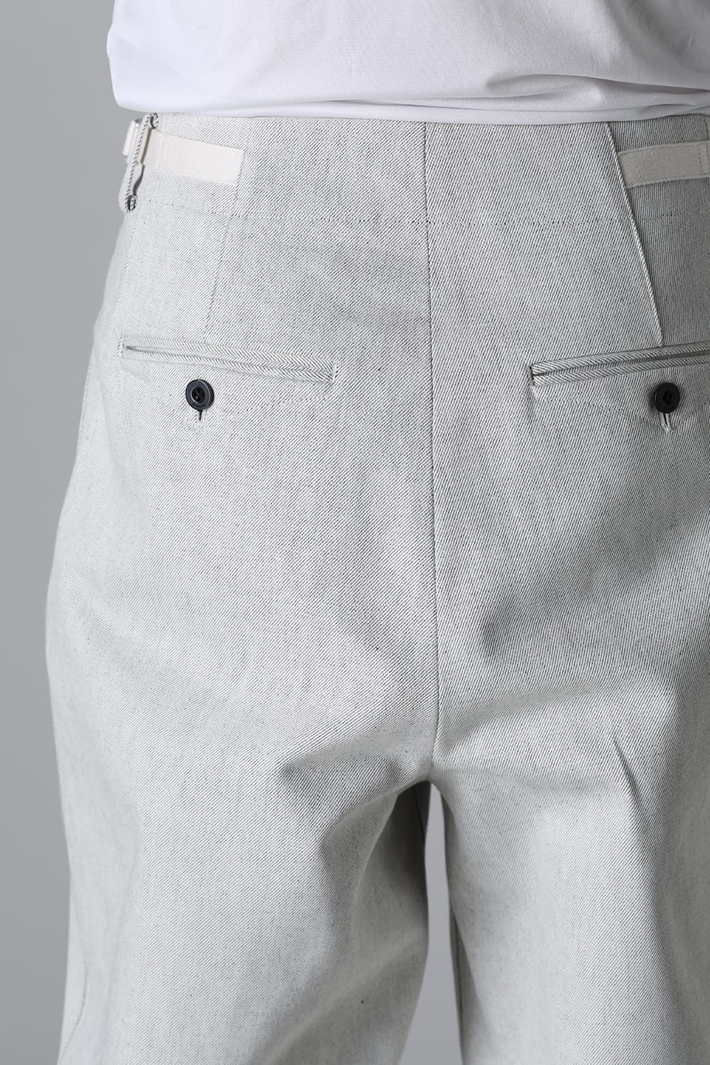 THREE TUCKS TAPERED PANTS