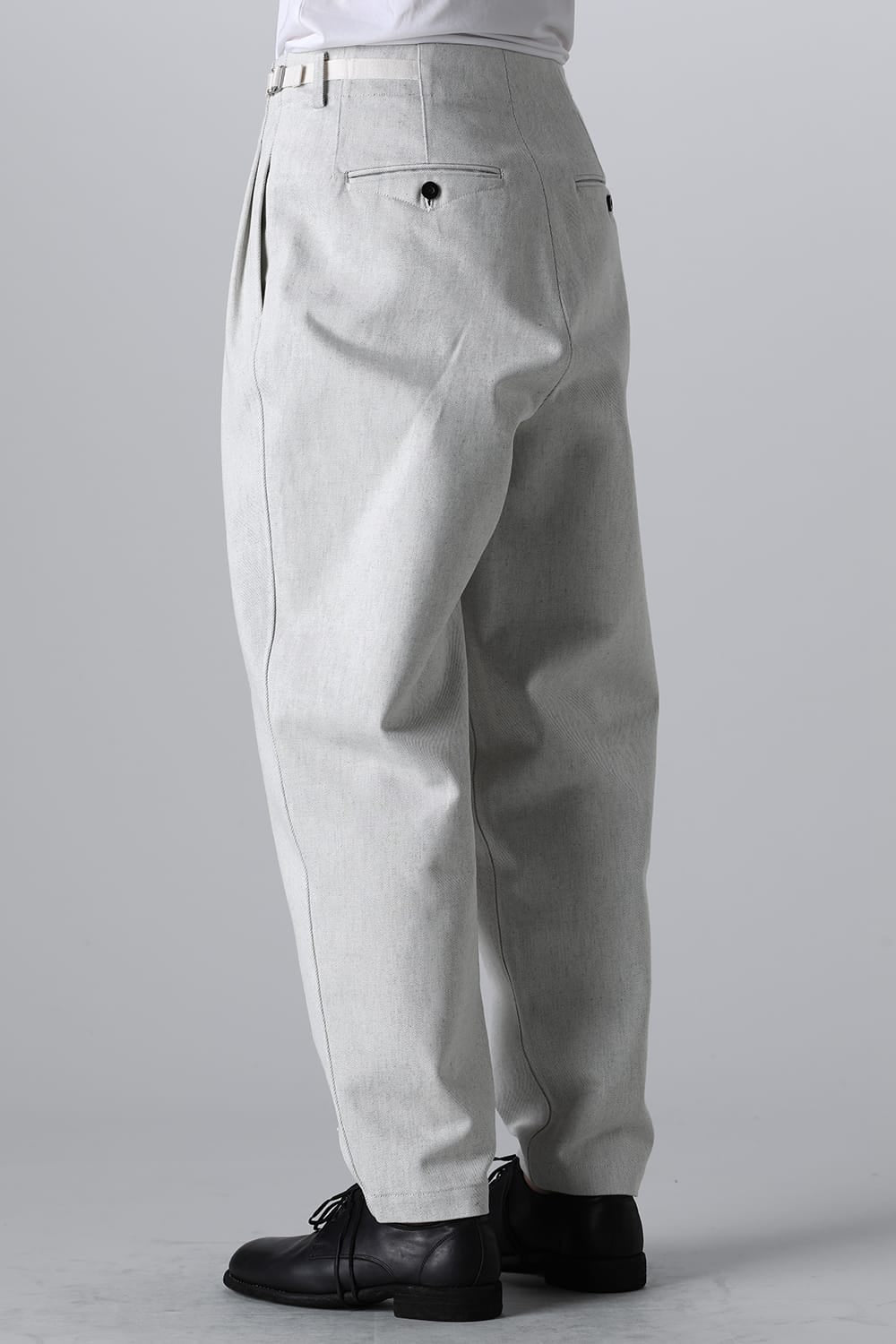 THREE TUCKS TAPERED PANTS