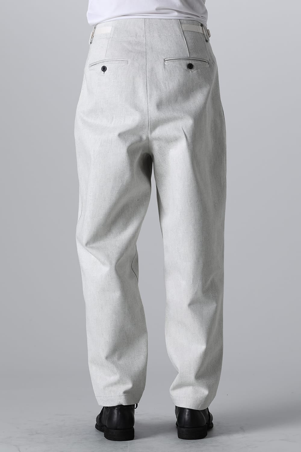 THREE TUCKS TAPERED PANTS