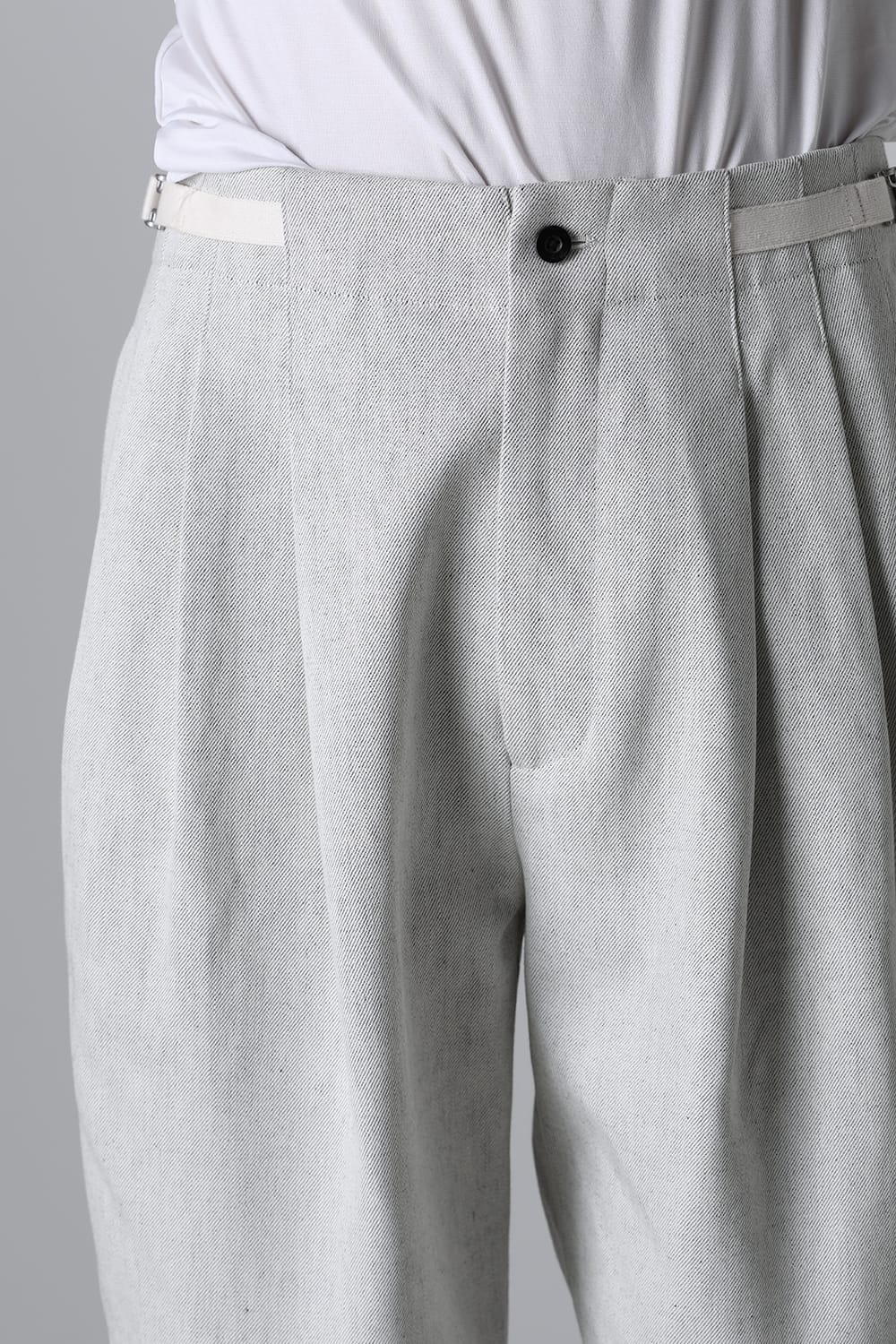 THREE TUCKS TAPERED PANTS