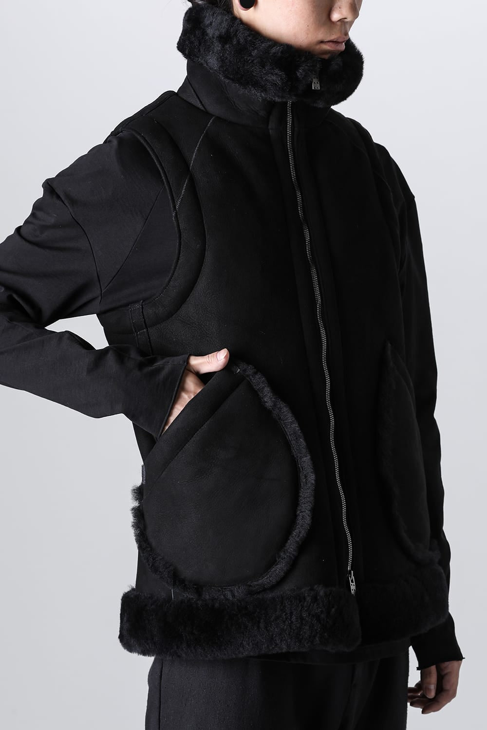 High neck  Vest Sheep Skin Black