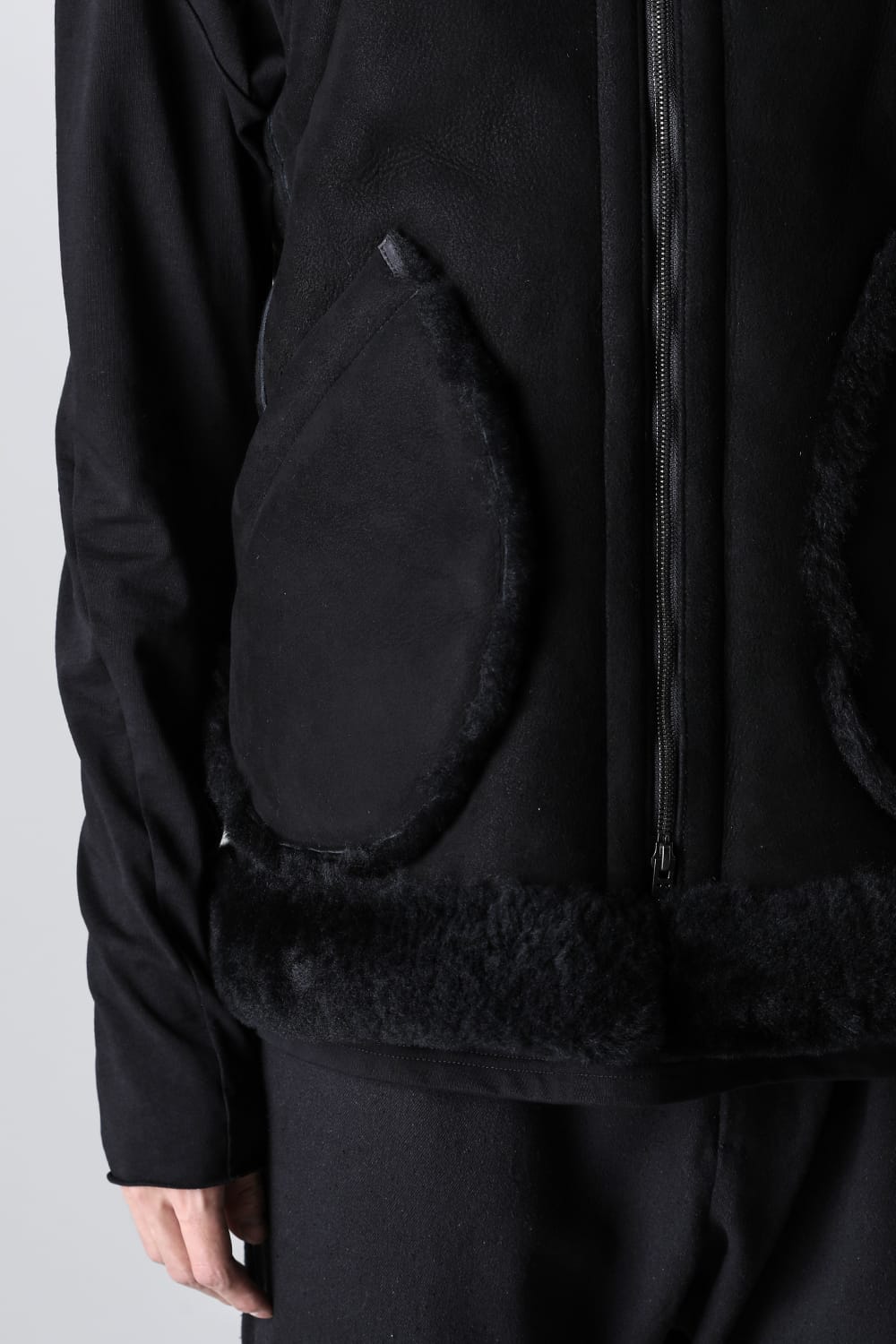 High neck  Vest Sheep Skin Black