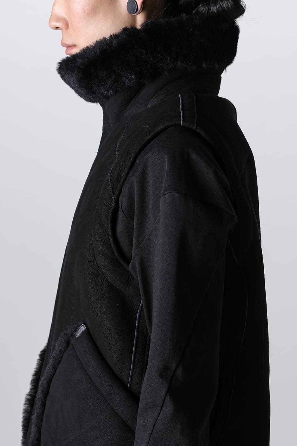 High neck  Vest Sheep Skin Black