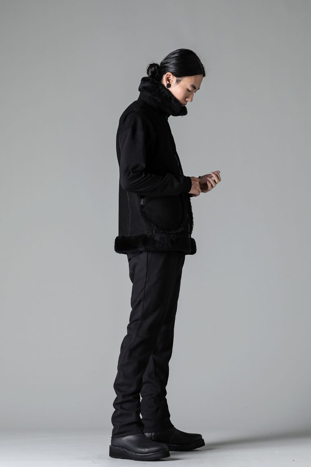 High neck  Vest Sheep Skin Black