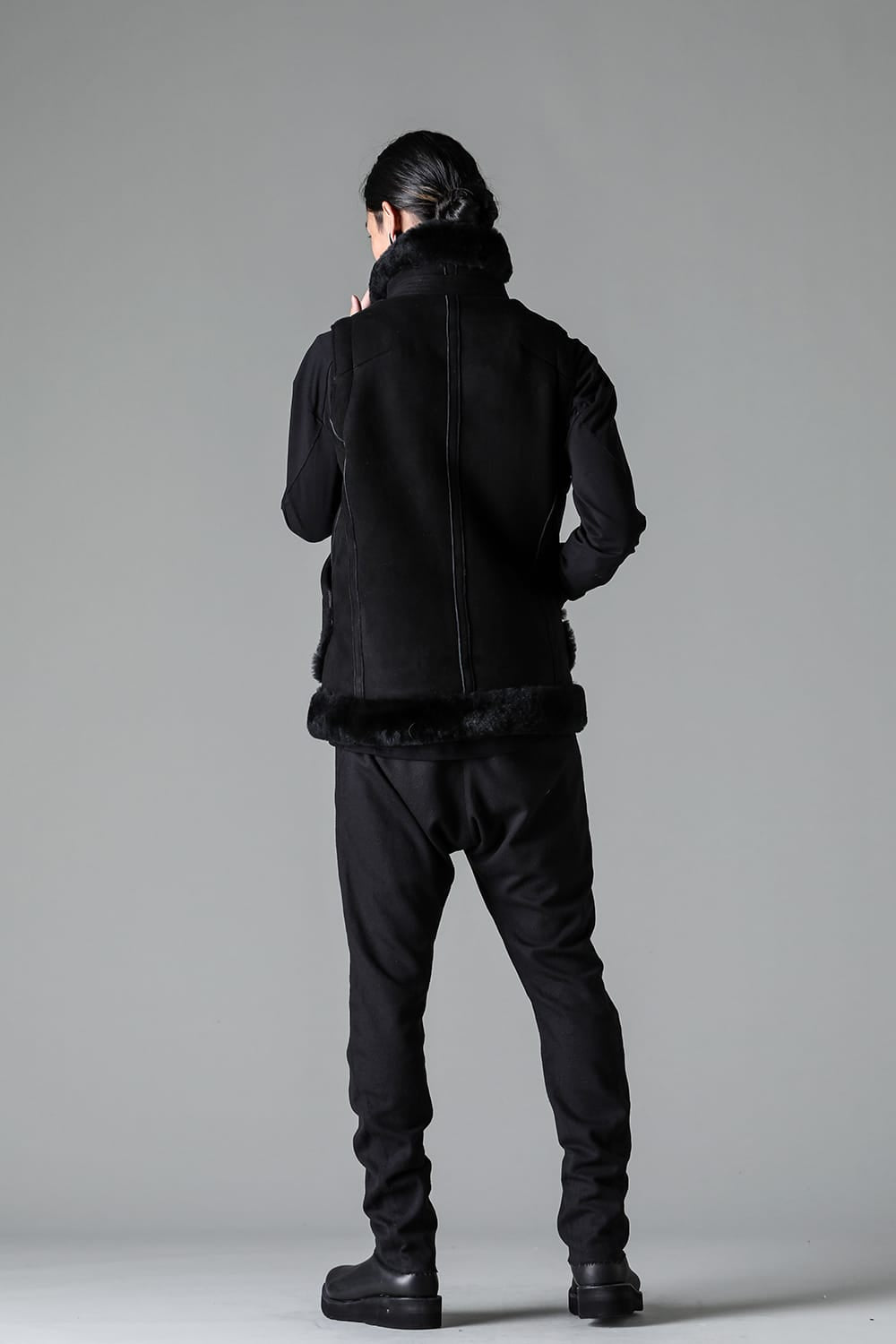 High neck  Vest Sheep Skin Black