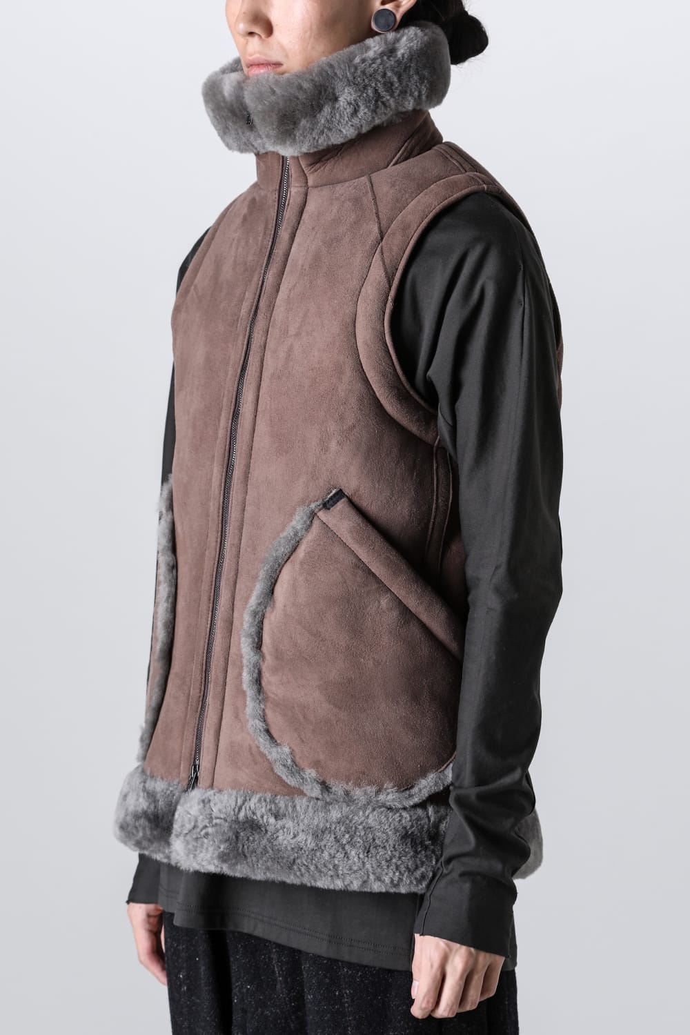 ハイネックベスト シープスキン ワームグレイ