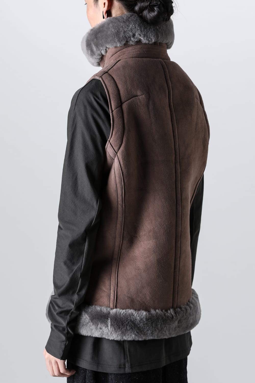 ハイネックベスト シープスキン ワームグレイ