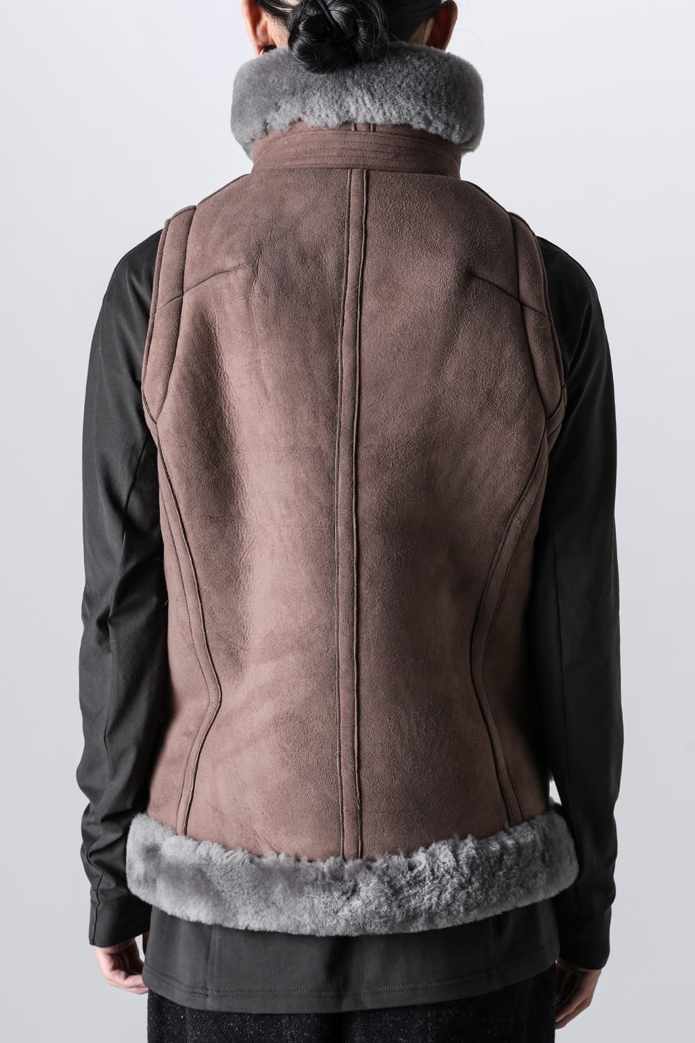 ハイネックベスト シープスキン ワームグレイ