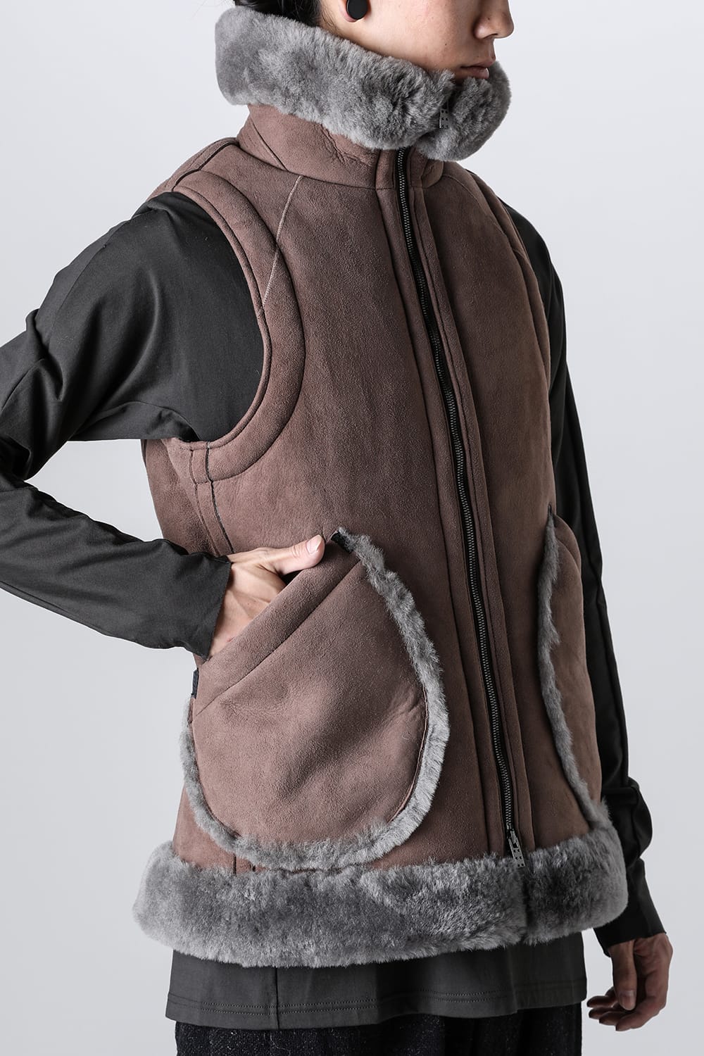 ハイネックベスト シープスキン ワームグレイ