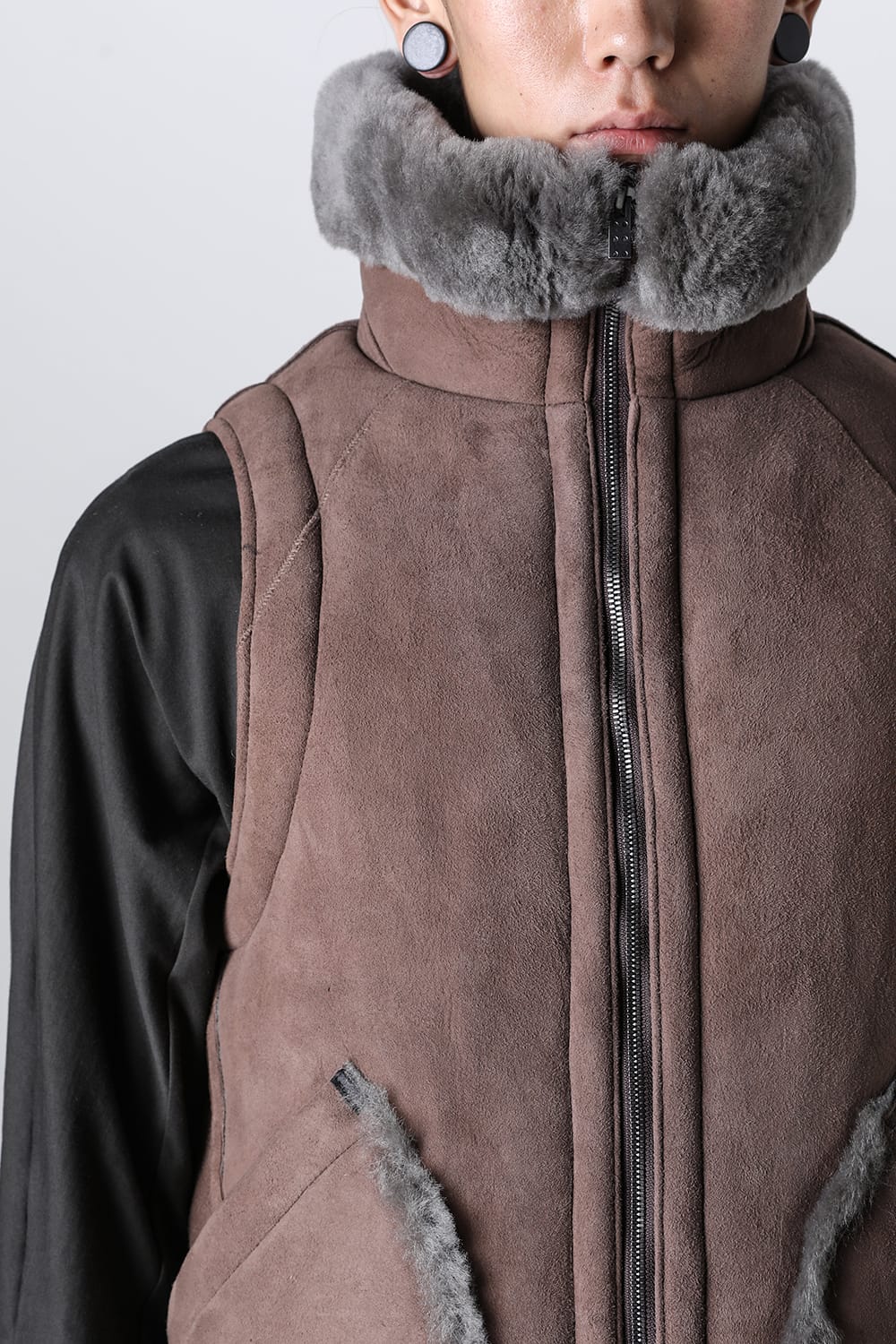 ハイネックベスト シープスキン ワームグレイ